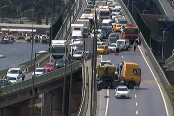 Haliç Köprüsündeki kaza trafiği kilitledi