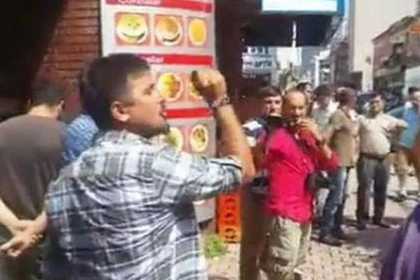 Hopa'da bakan ve valiye protesto