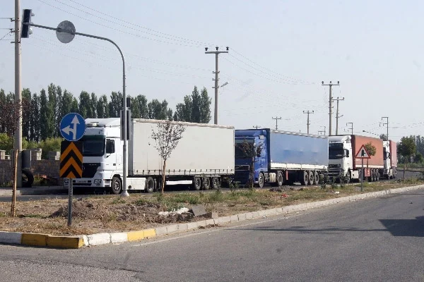 Iğdır-Doğubayazıt karayolu çilesi sürüyor