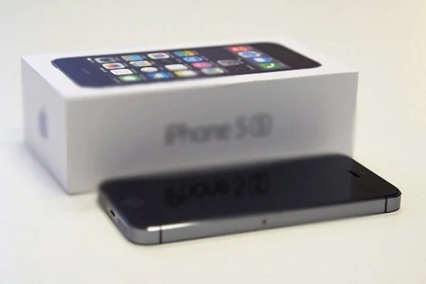 İki bin lira karşılığı maket telefon