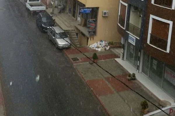 İstanbul'a sağanak yağış sürprizi