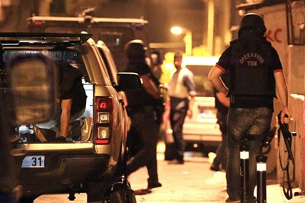 İzmir ve Adana'da operasyon