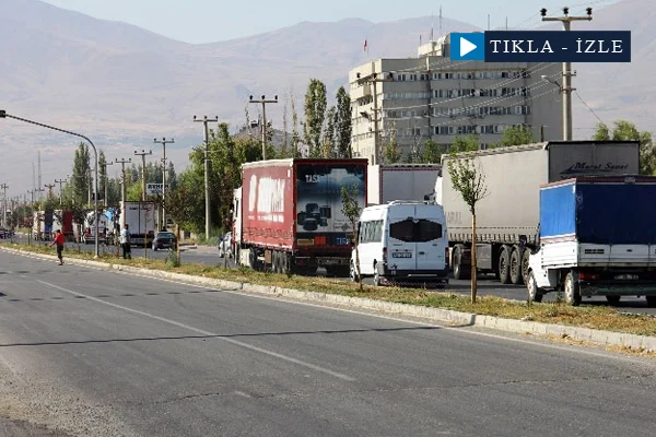 Karayolu çatışma nedeniyle kapatıldı