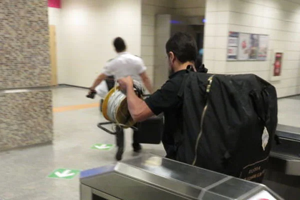 Metroda şüpheli paket alarmı