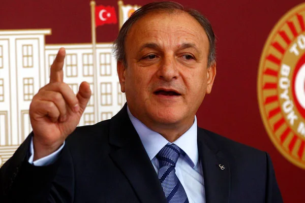 MHP'li Vural: Bakanlar vitrin süsü