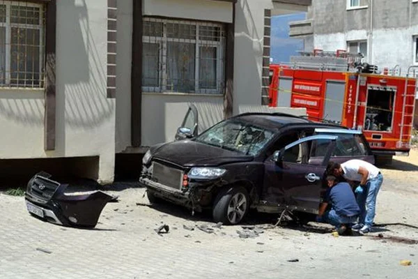 Muhalif komutan bombalı saldırıda öldü