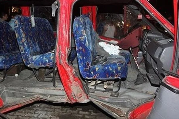 Nişan dönüşü kaza: 16 yaralı