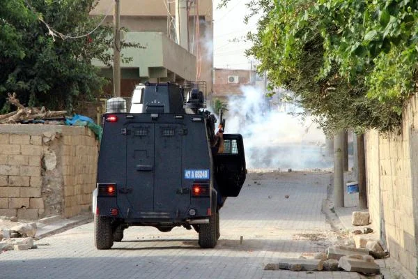 Nusaybin'de polis ekiplerine saldırı