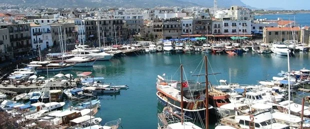 Öğle saatinde dışarı çıkmak yasak