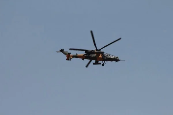PKK'lıların aracı helikopterle vuruldu