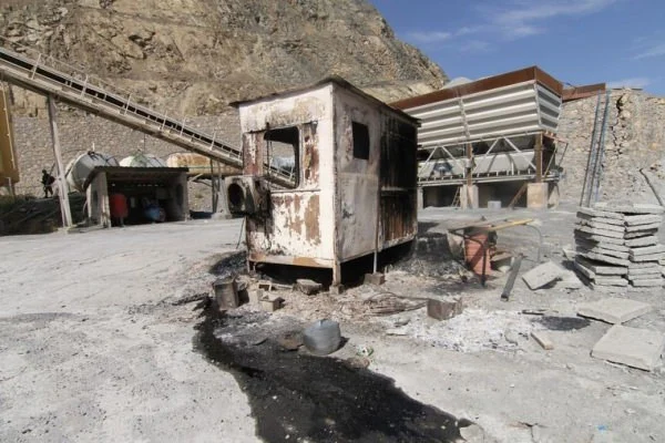 PKK Siirt'te iş makinelerini yaktı