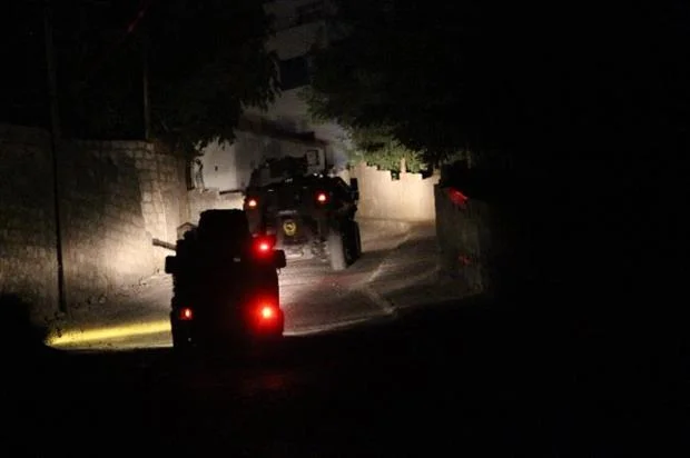Polis servisine bombalı saldırı