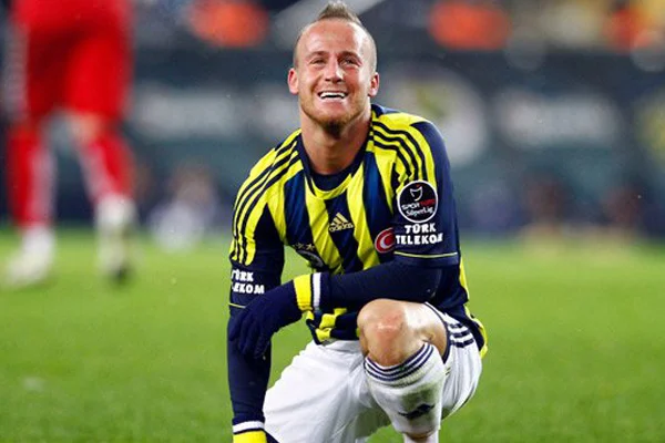 Resmen Fener'den ayrıldı