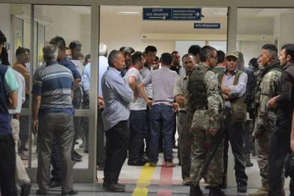 Siirt'te korucuları taşıyan minibüs devrildi