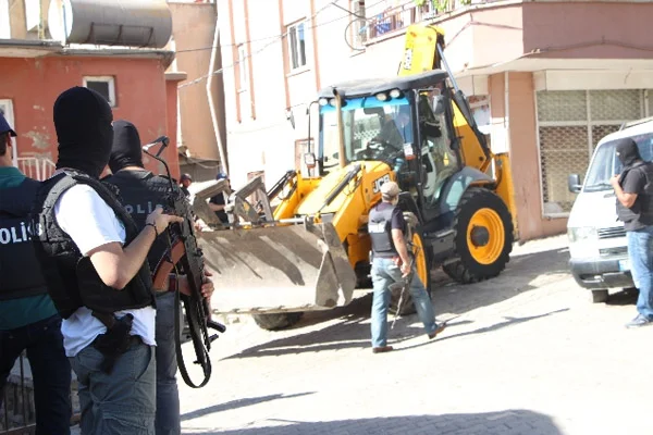 Şırnak'ta hendekler kapatılıyor