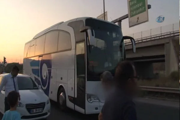 Şoför otobüsü yolda bırakıp kaçtı