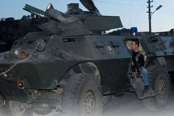Tunceli'de polise bombalı araçla saldırı