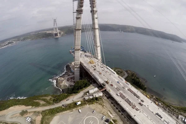 Üçüncü köprüde çelik halatlara geçildi