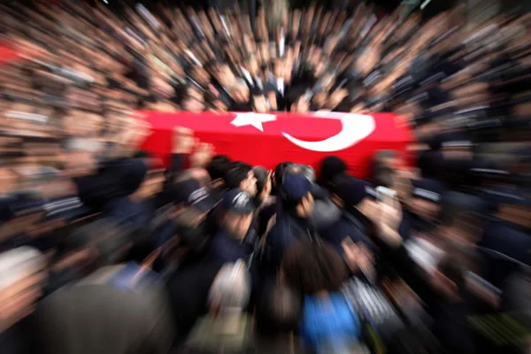 Yaralı polis Batman'da hayatını kaybetti