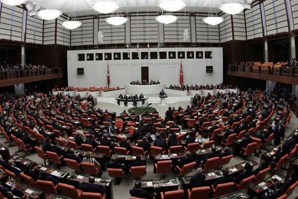 Yeni bakanlar meclis dışından isimler