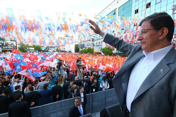 3 dönemliklerin 25'i yeniden aday