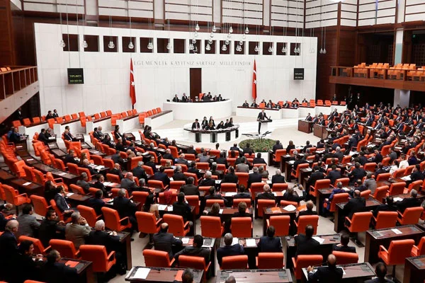 550 üyeli Meclis'te 556 oy çıktı