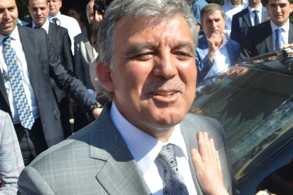Abdullah Gül'e 'geri dön' çağrısı