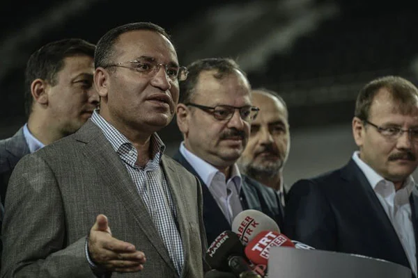 Adaylar vitrine çıkıyor