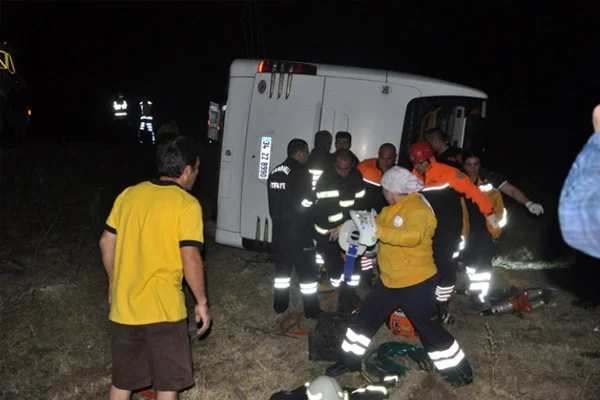 Afyon'da feci kaza: 1 ölü, 38 yaralı