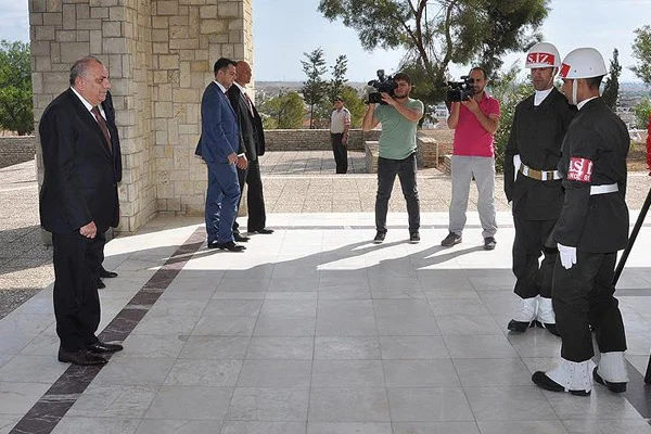 Başbakan Yardımcısı Türkeş Kıbrıs'ta