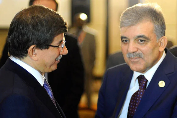 Davutoğlu'ndan Gül'e sürpriz telefon