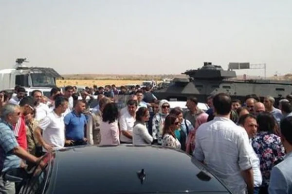 Demirtaş'ın konvoyu durduruldu