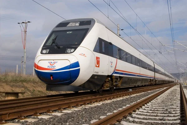Elazığ'da iki tren çarpıştı