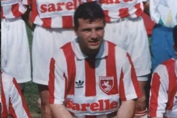 Eski milli futbolcu intihar etti