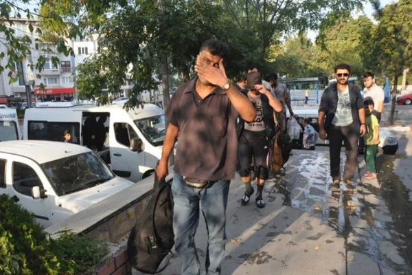 İki minibüsten 62 Suriyeli çıktı