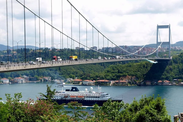 İstanbul Boğazı gemilere kapatıldı