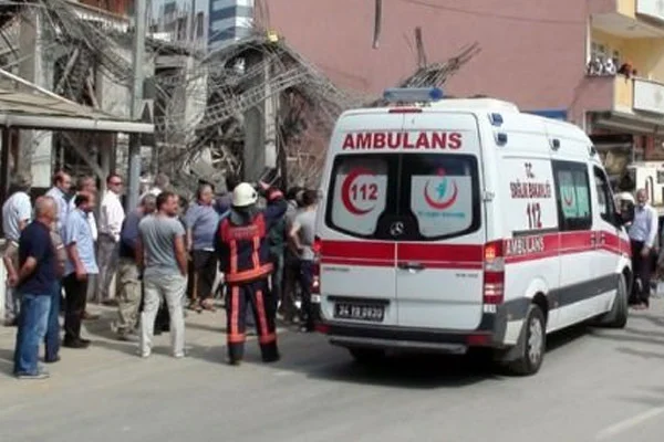 İstanbul'da 3 işçi göçük altında kaldı