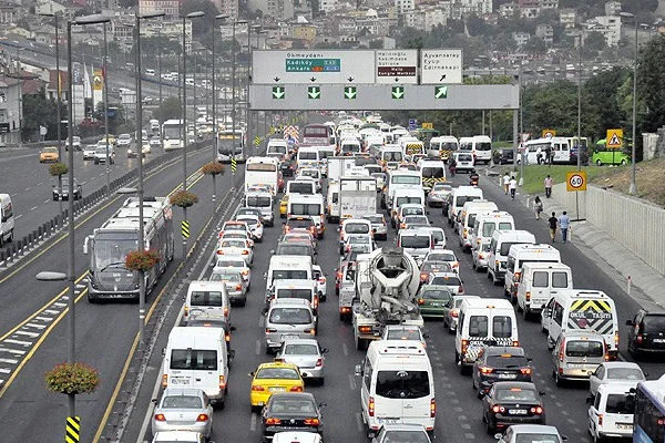 İstanbul'da trafik yoğunlaşıyor