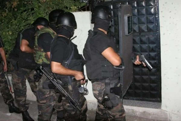 İstanbul ve İzmir'de operasyon