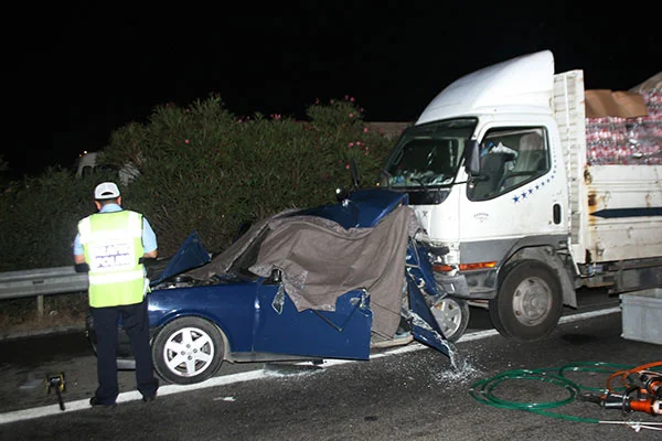 İzmir'de trafik kazası: 3 kişi öldü
