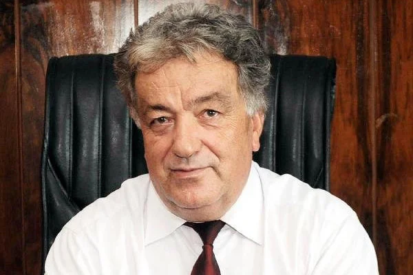 Kalp nakli olan profesör hayatını kaybetti