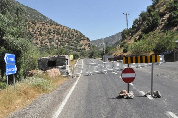 Kapatılan yollar ulaşıma açıldı