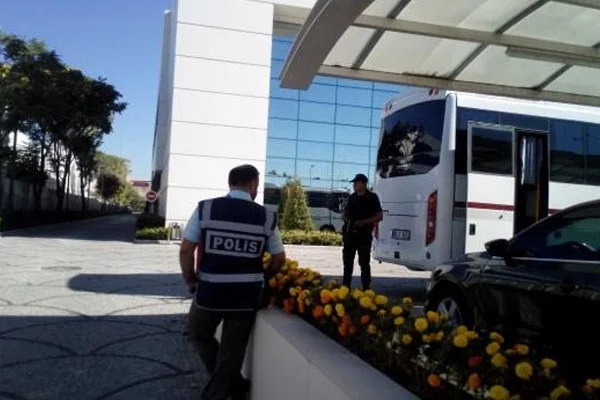 Koza Holding'e polis operasyonu