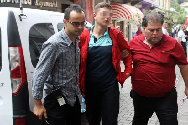 Lise öğrencisi arkadaşını bıçakladı