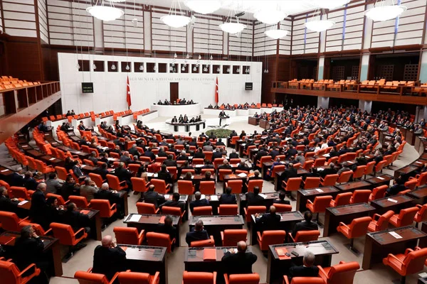 Meclis'te gergin anlar