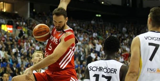 Milliler, Almanya'yı ezdi geçti