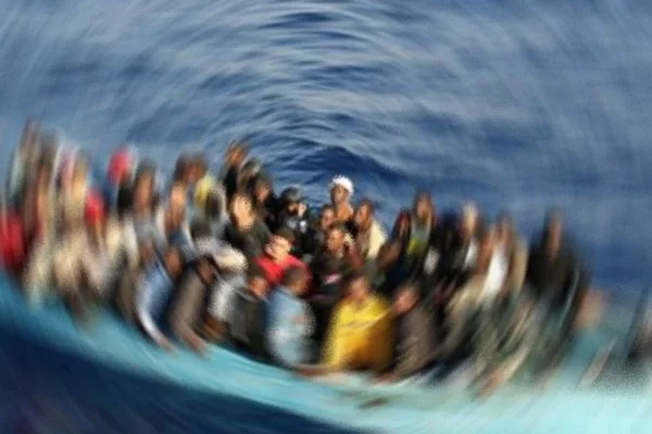 Mülteci teknesi battı: 12 ölü