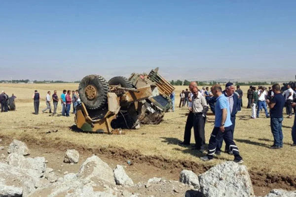 Muş'ta askeri araca saldırı: 12 yaralı