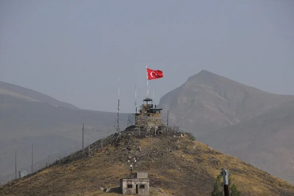 Nöbet kulübelerine roketatarlı saldırı
