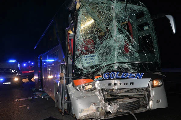 Ordu'da kaza: Yolcu otobüsü TIR'a çarptı
